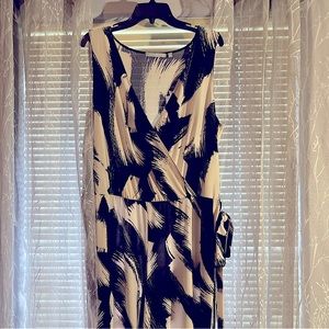 Women’s  plus size jumper. Black and white.